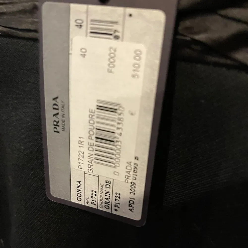 Black PRADA pencil skirt!